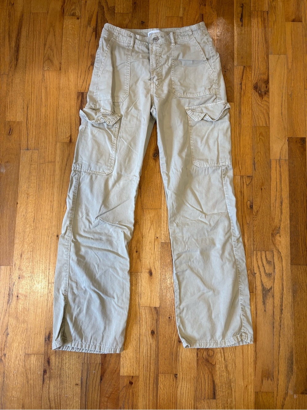 Zara women’s Cargo Pants in Light Beige